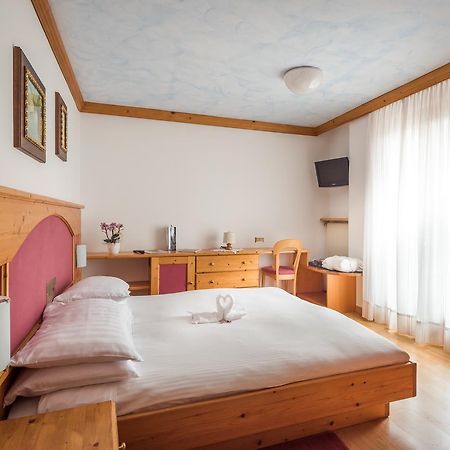 Hotel St. Raphael Madonna di Campiglio Exterior photo