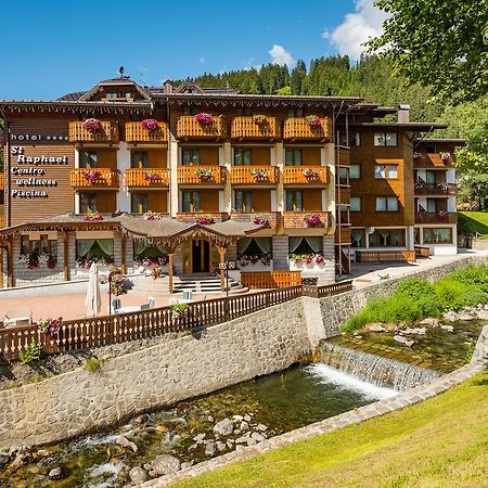 Hotel St. Raphael Madonna di Campiglio Exterior photo