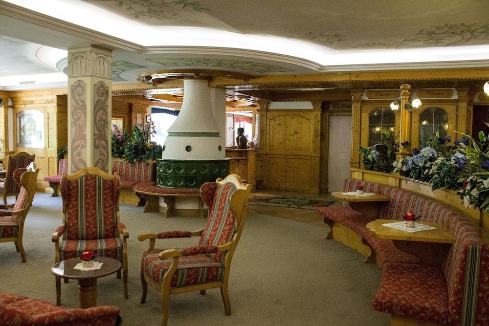 Hotel St. Raphael Madonna di Campiglio Exterior photo