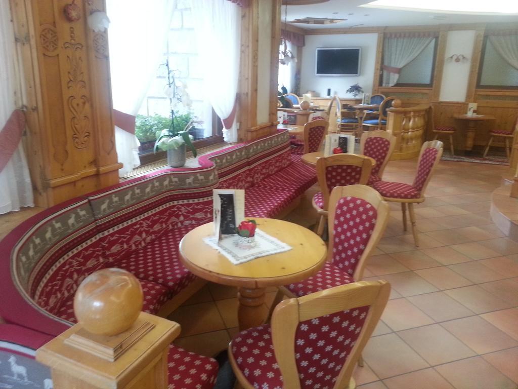 Hotel St. Raphael Madonna di Campiglio Exterior photo