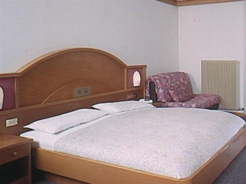 Hotel St. Raphael Madonna di Campiglio Exterior photo