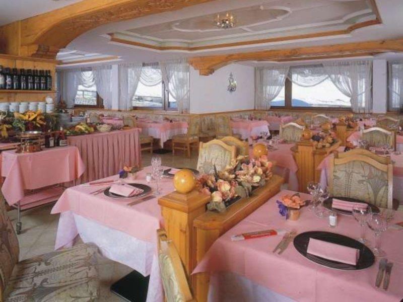 Hotel St. Raphael Madonna di Campiglio Exterior photo
