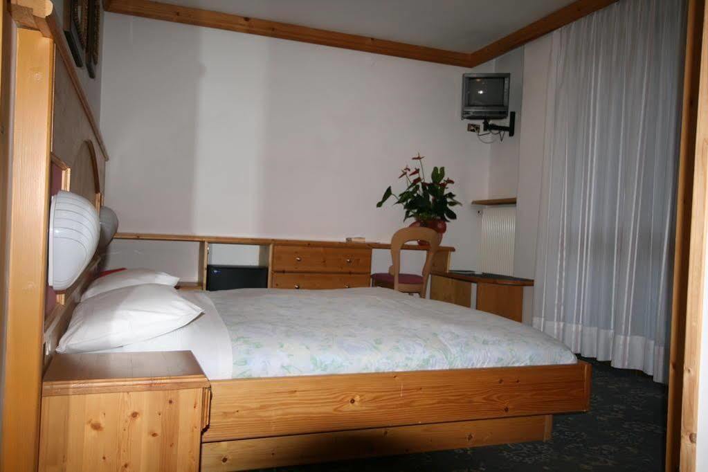 Hotel St. Raphael Madonna di Campiglio Exterior photo