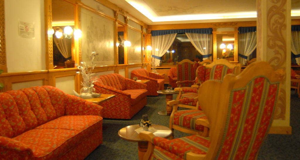 Hotel St. Raphael Madonna di Campiglio Exterior photo