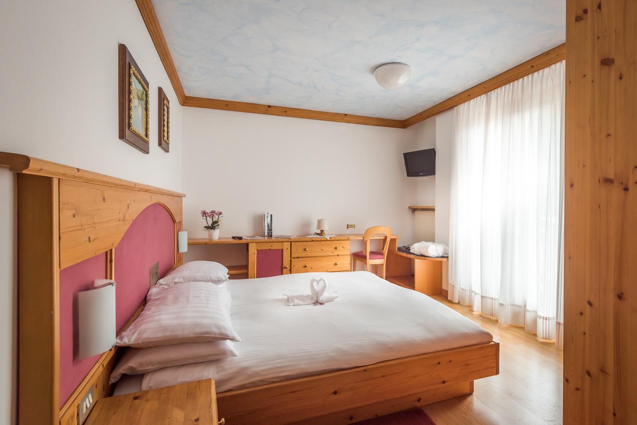 Hotel St. Raphael Madonna di Campiglio Exterior photo
