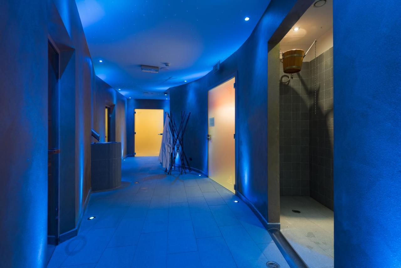 Hotel St. Raphael Madonna di Campiglio Exterior photo