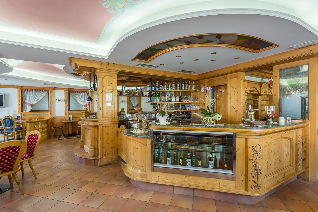 Hotel St. Raphael Madonna di Campiglio Exterior photo