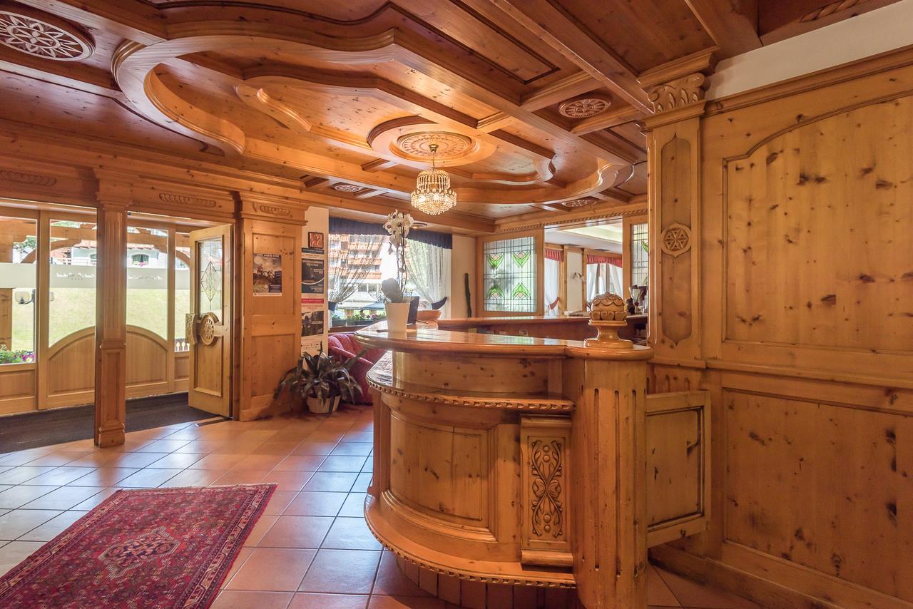 Hotel St. Raphael Madonna di Campiglio Exterior photo