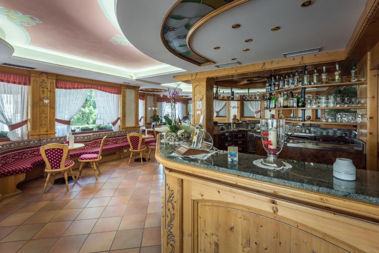 Hotel St. Raphael Madonna di Campiglio Exterior photo