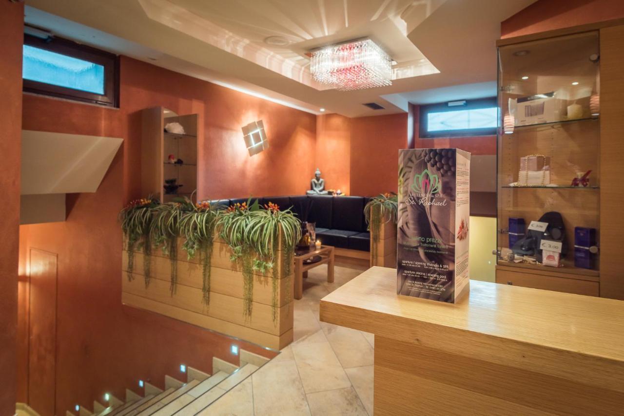 Hotel St. Raphael Madonna di Campiglio Exterior photo