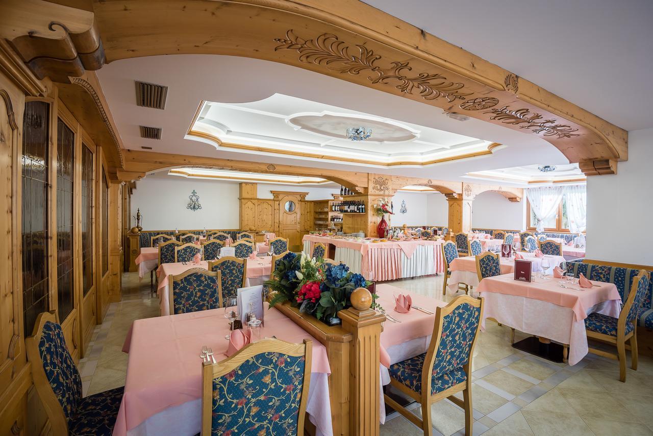 Hotel St. Raphael Madonna di Campiglio Exterior photo