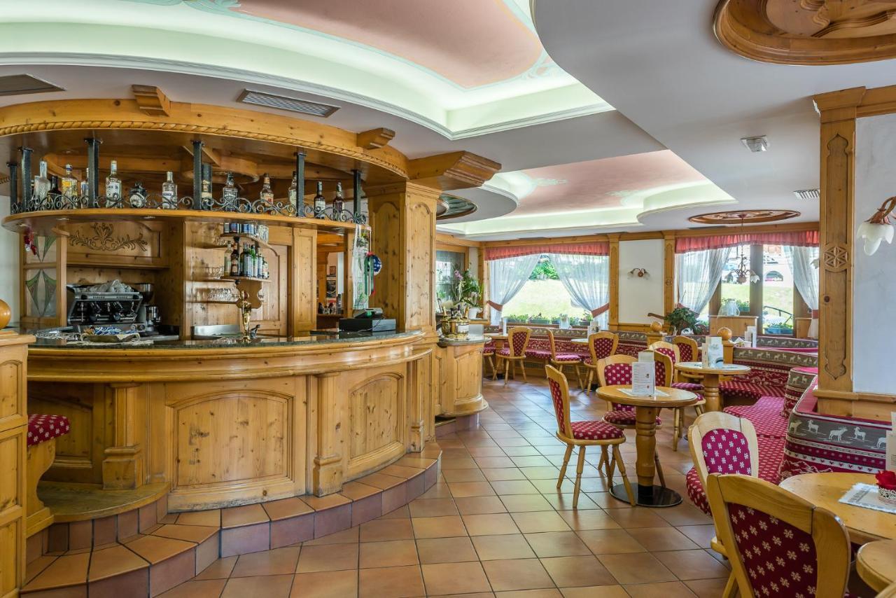 Hotel St. Raphael Madonna di Campiglio Exterior photo