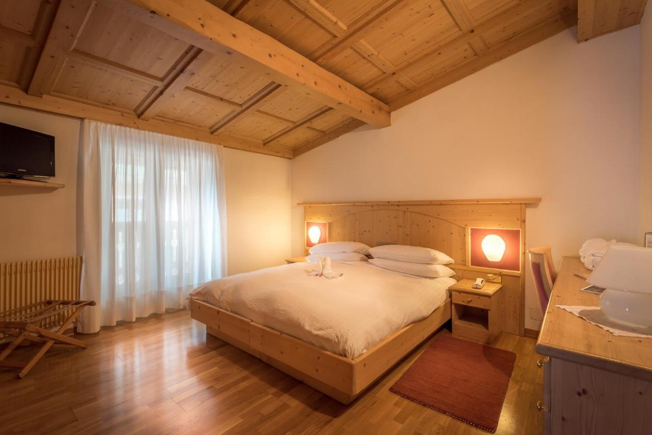 Hotel St. Raphael Madonna di Campiglio Exterior photo