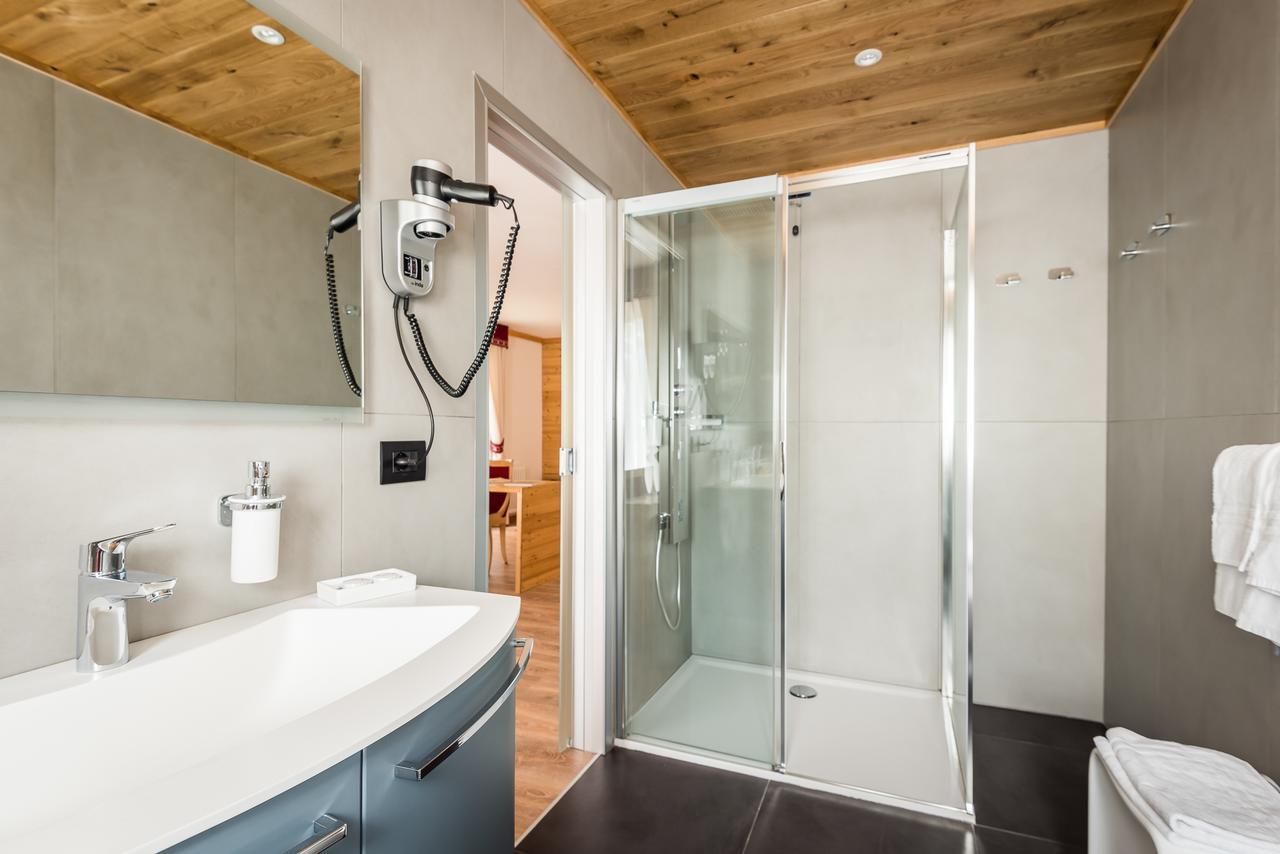 Hotel St. Raphael Madonna di Campiglio Exterior photo